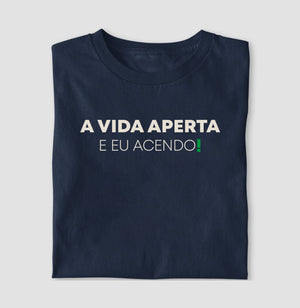 A vida aperta eu acendo