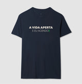 A vida aperta eu acendo